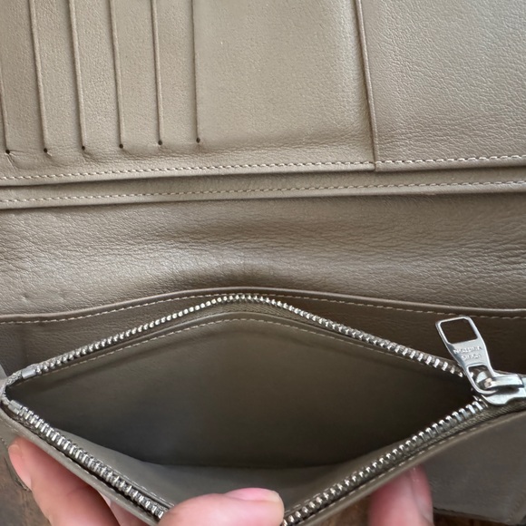 Louis Vuitton Brazza wallet - Picture 5 of 13